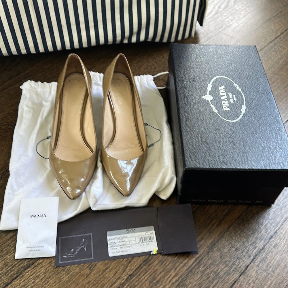 Prada tan kitten heels size 39.5 Calzature Donna Vernice Taffeta blond color